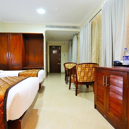 Hotel White City North Paravur エクステリア 写真