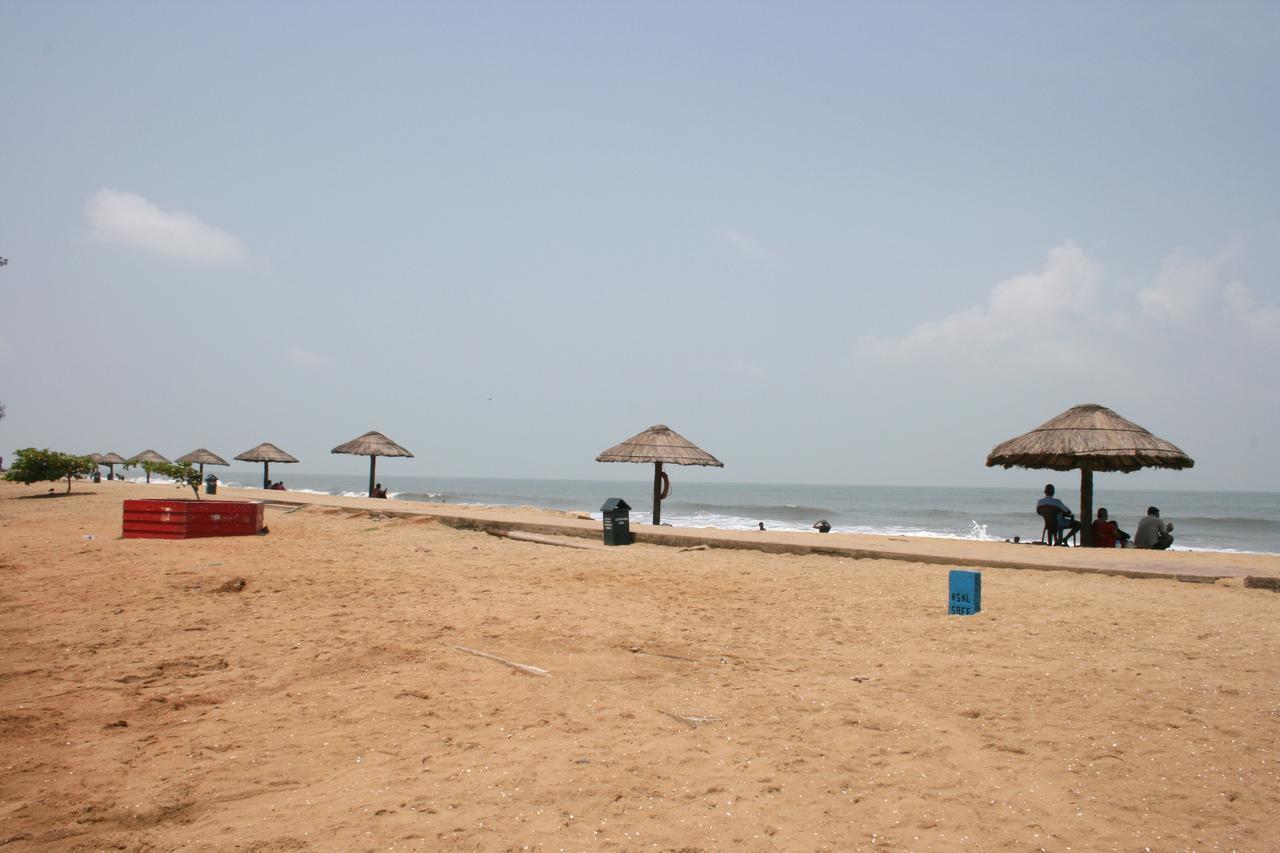 Hotel White City North Paravur エクステリア 写真