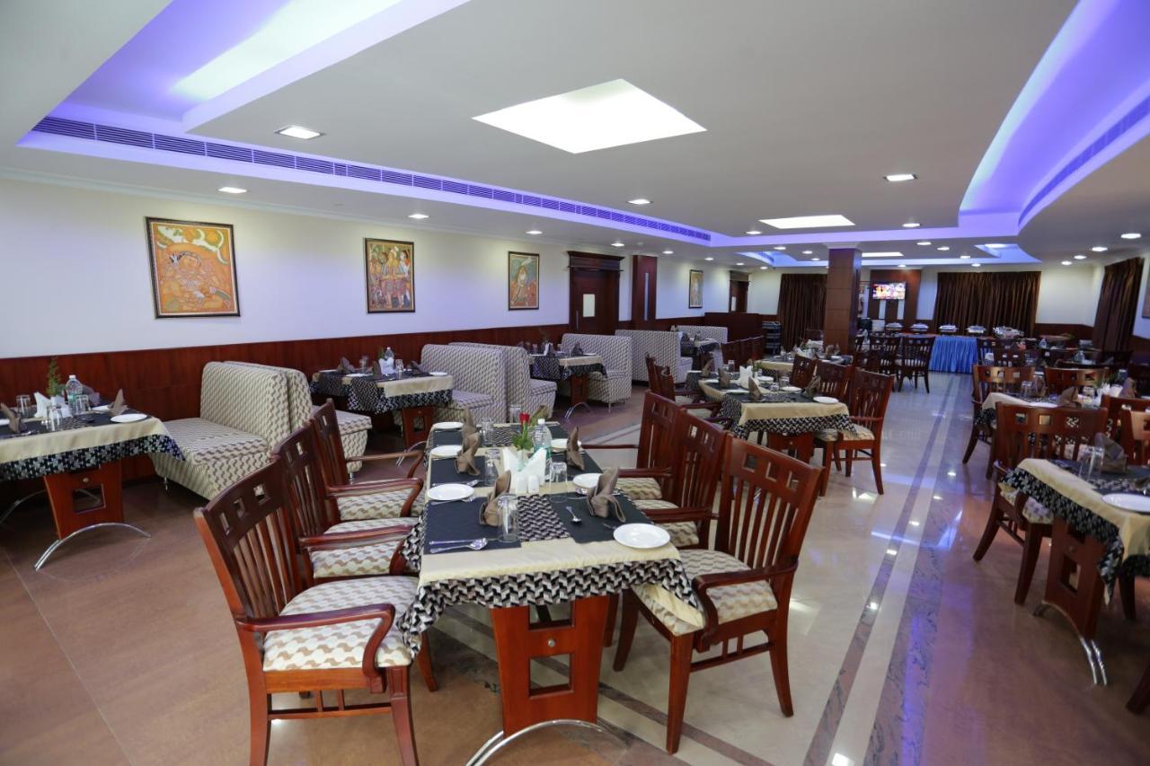 Hotel White City North Paravur エクステリア 写真