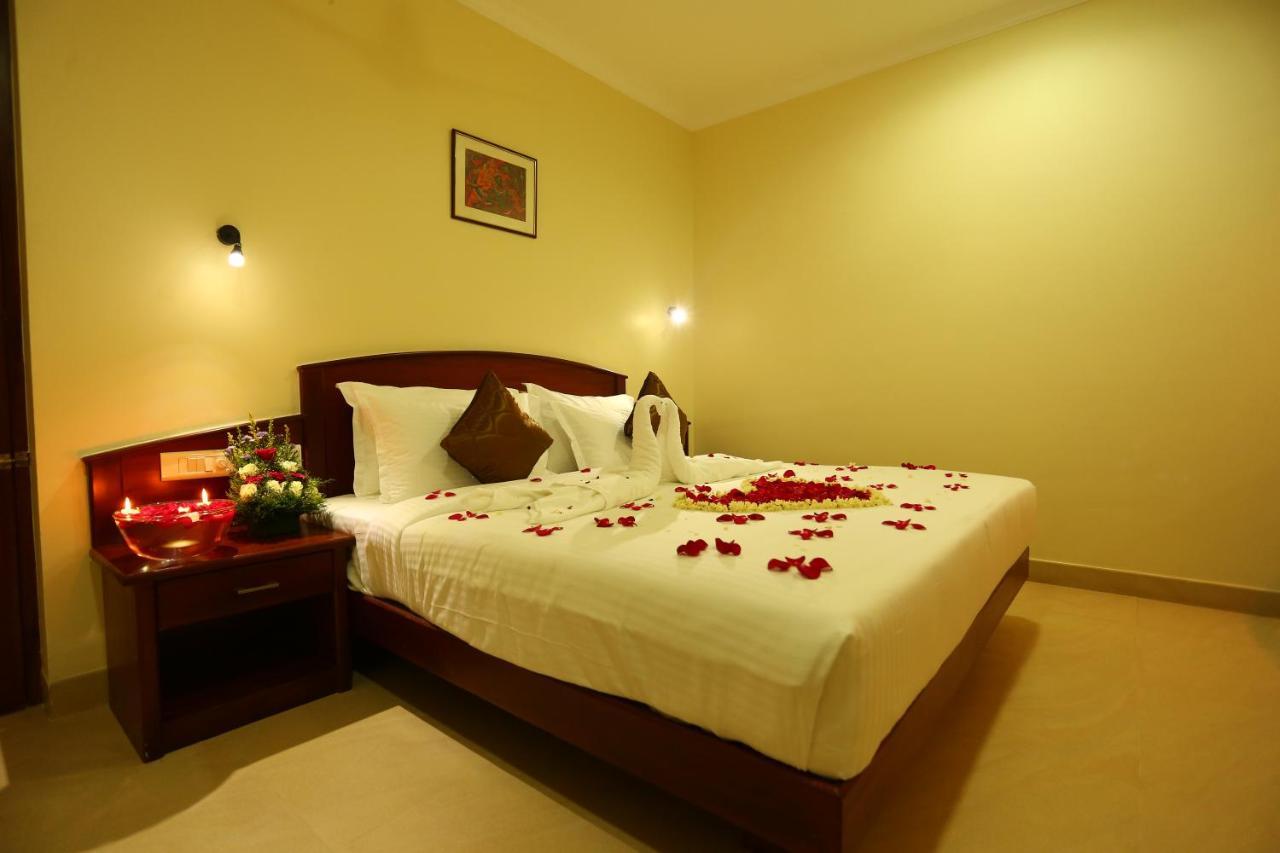 Hotel White City North Paravur エクステリア 写真