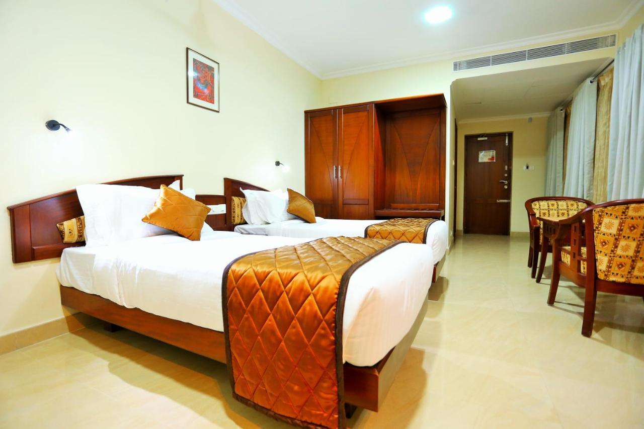 Hotel White City North Paravur エクステリア 写真