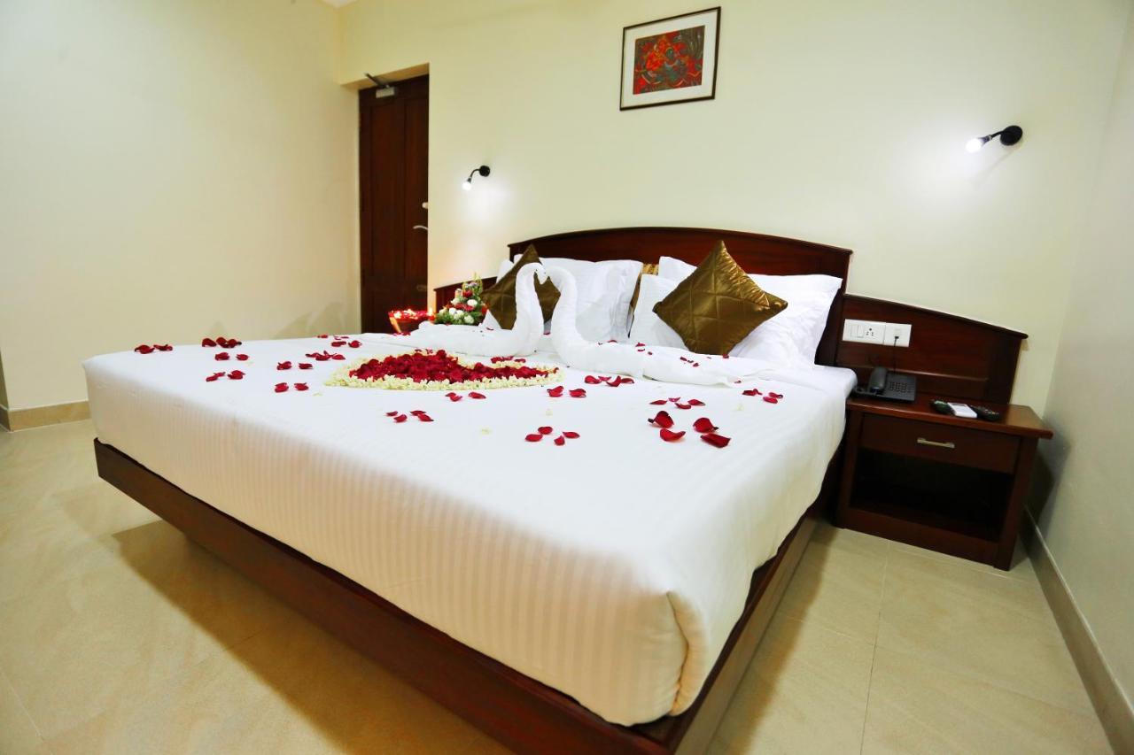 Hotel White City North Paravur エクステリア 写真
