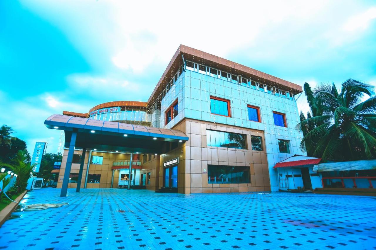 Hotel White City North Paravur エクステリア 写真