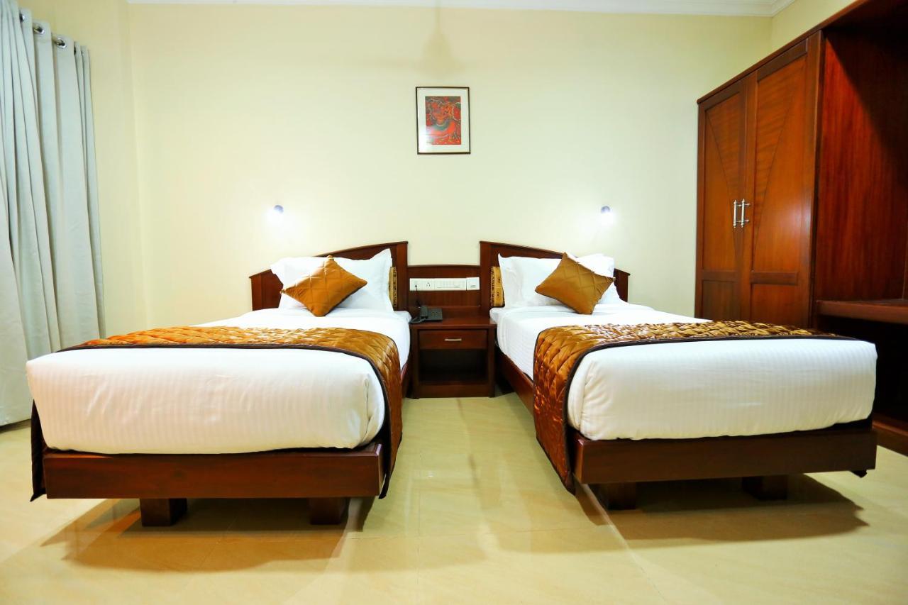 Hotel White City North Paravur エクステリア 写真